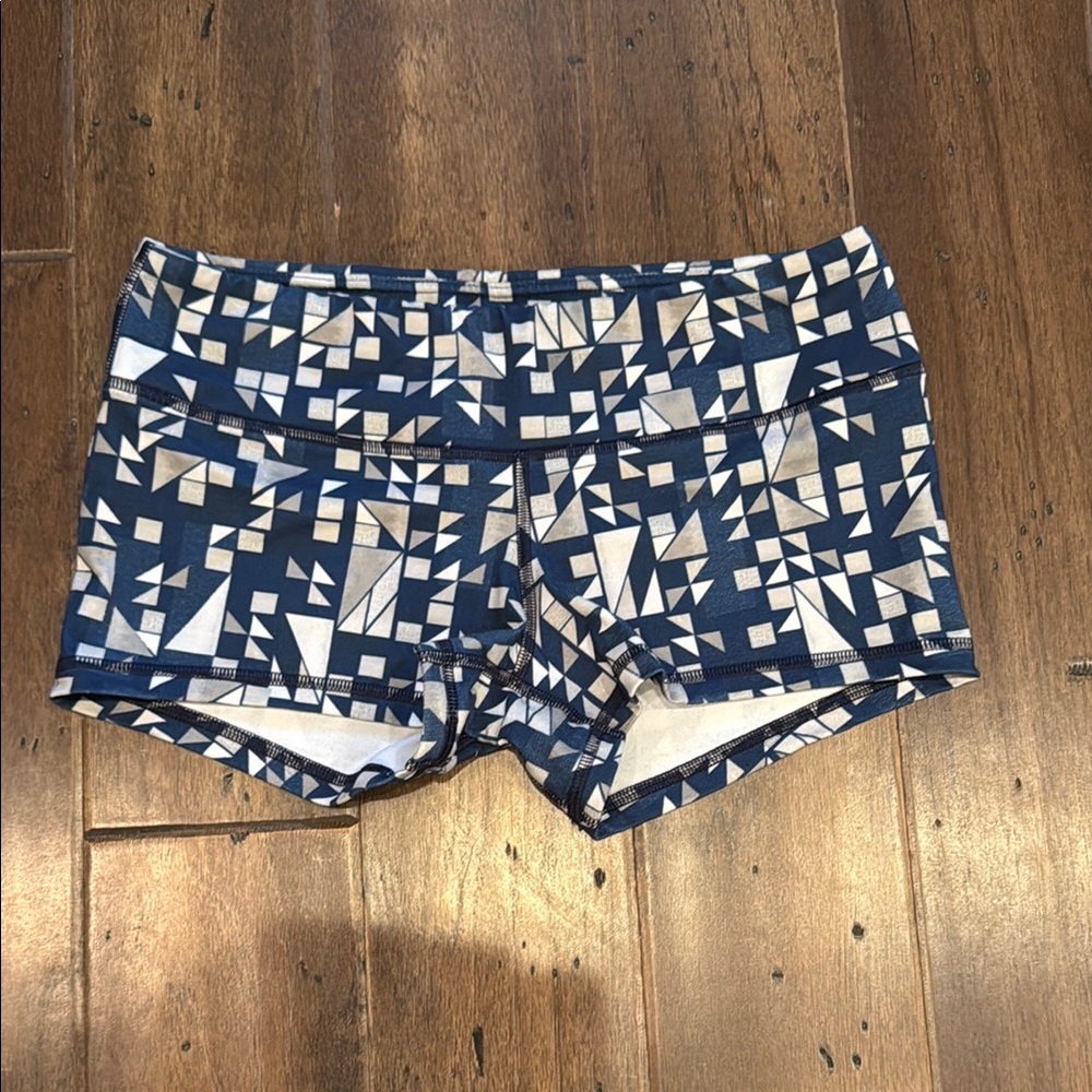 FLEO Geometric Patterned Women's Shorts